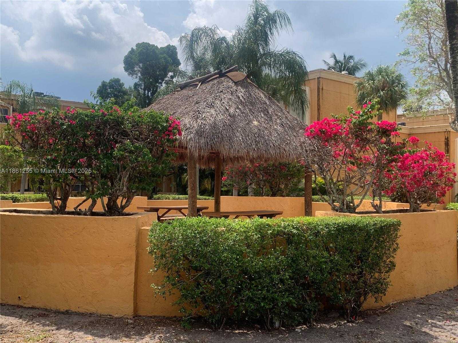 Small Image of 17901 NORTH WEST 68TH AVE #Q205, Hialeah Number 22