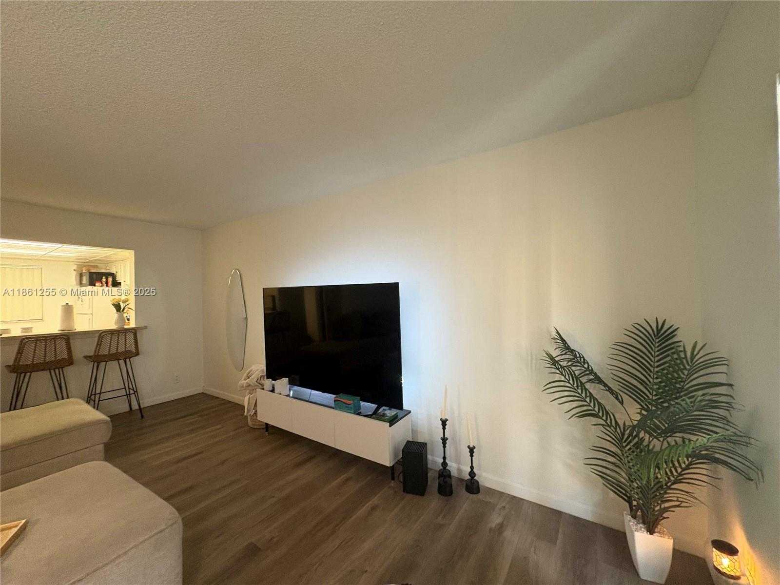Small Image of 17901 NORTH WEST 68TH AVE #Q205, Hialeah Number 3