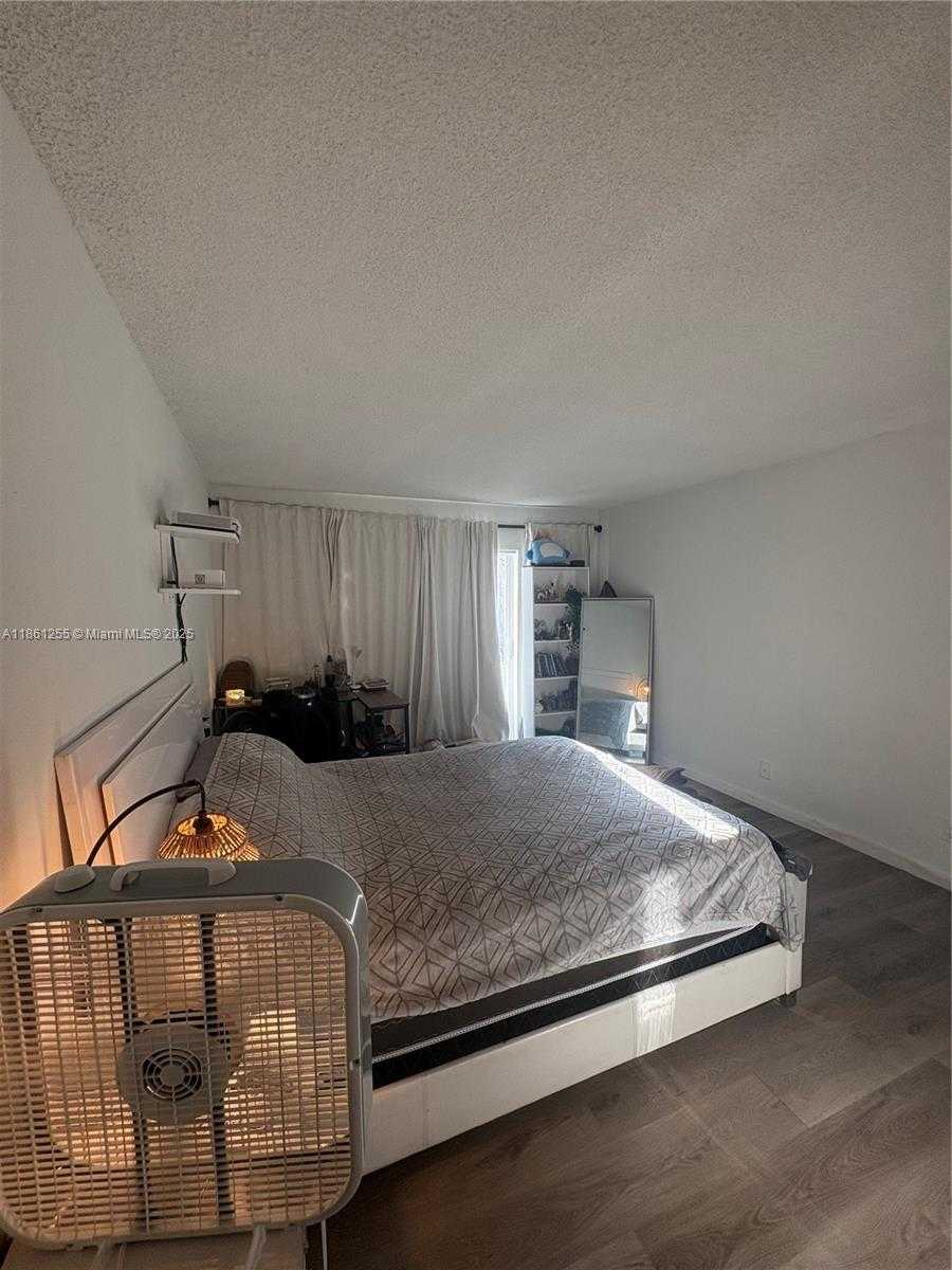 Small Image of 17901 NORTH WEST 68TH AVE #Q205, Hialeah Number 4