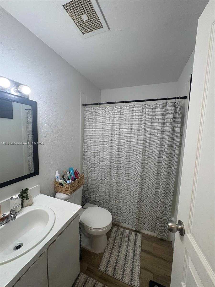 Small Image of 17901 NORTH WEST 68TH AVE #Q205, Hialeah Number 5