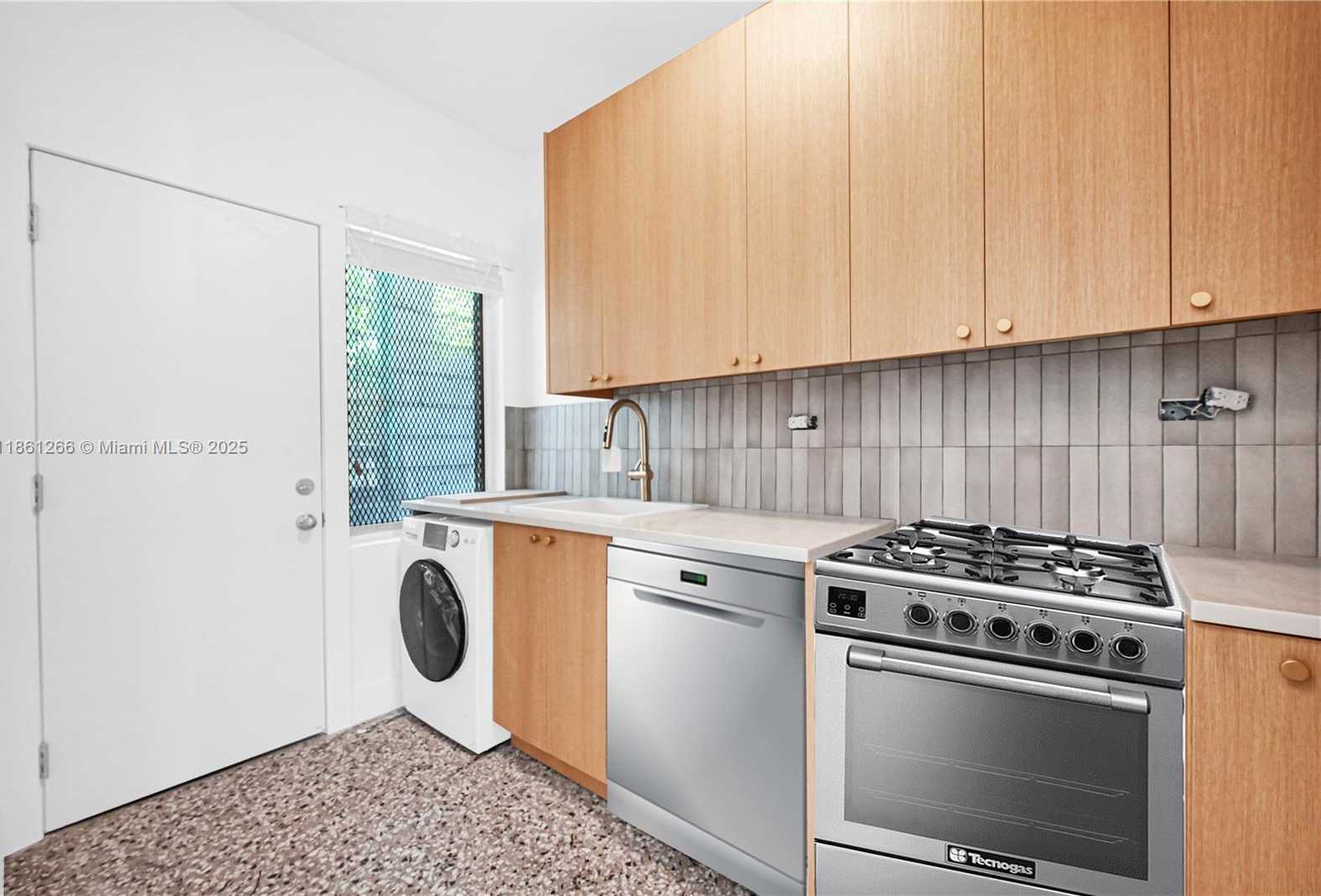 Small Image of 641 10TH ST #6, Miami Beach Number 6