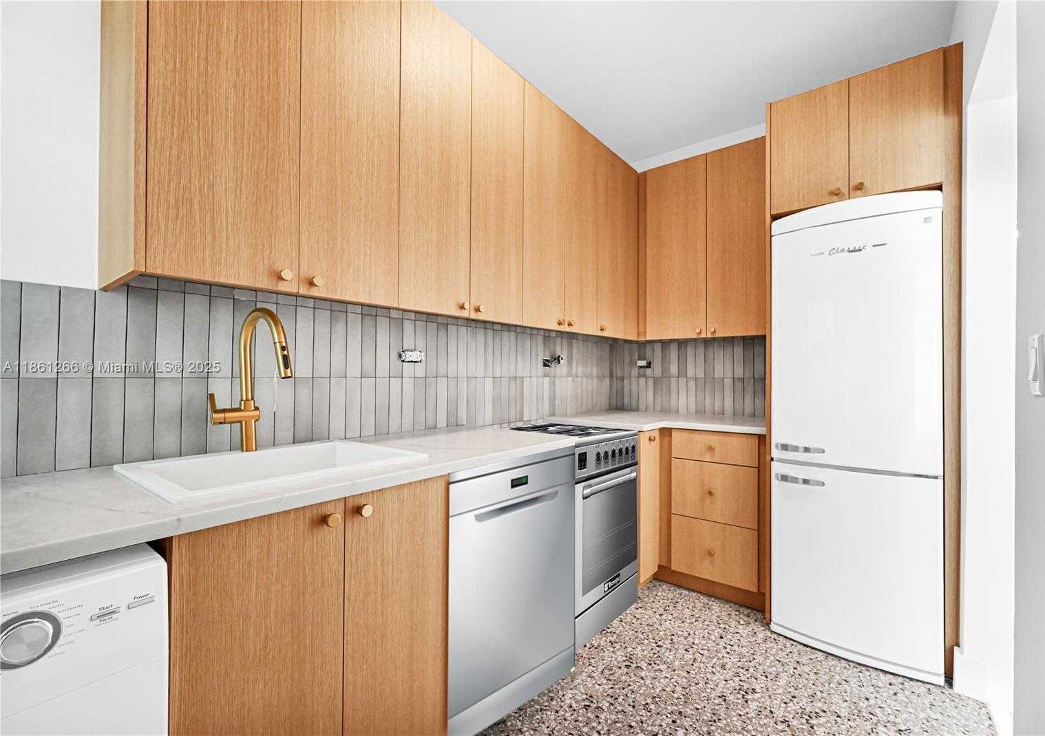 Small Image of 641 10TH ST #6, Miami Beach Number 7