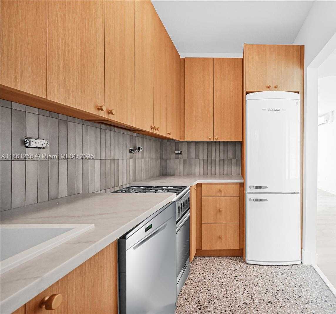 Small Image of 641 10TH ST #6, Miami Beach Number 8