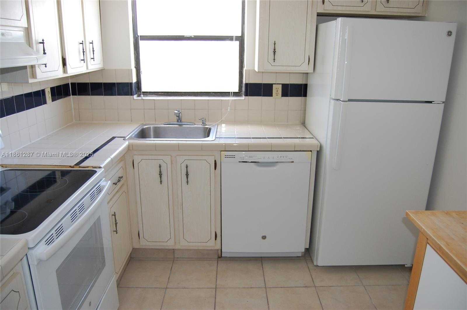 Small Image of 1334 COLLINS AVE #604, Miami Beach Number 16