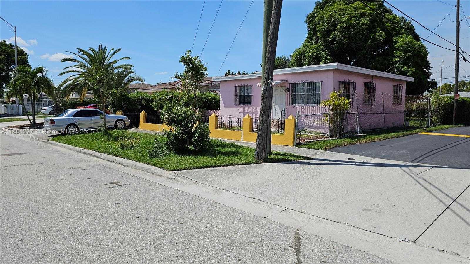 Small Image of 11 WEST 19TH ST, Hialeah Number 2