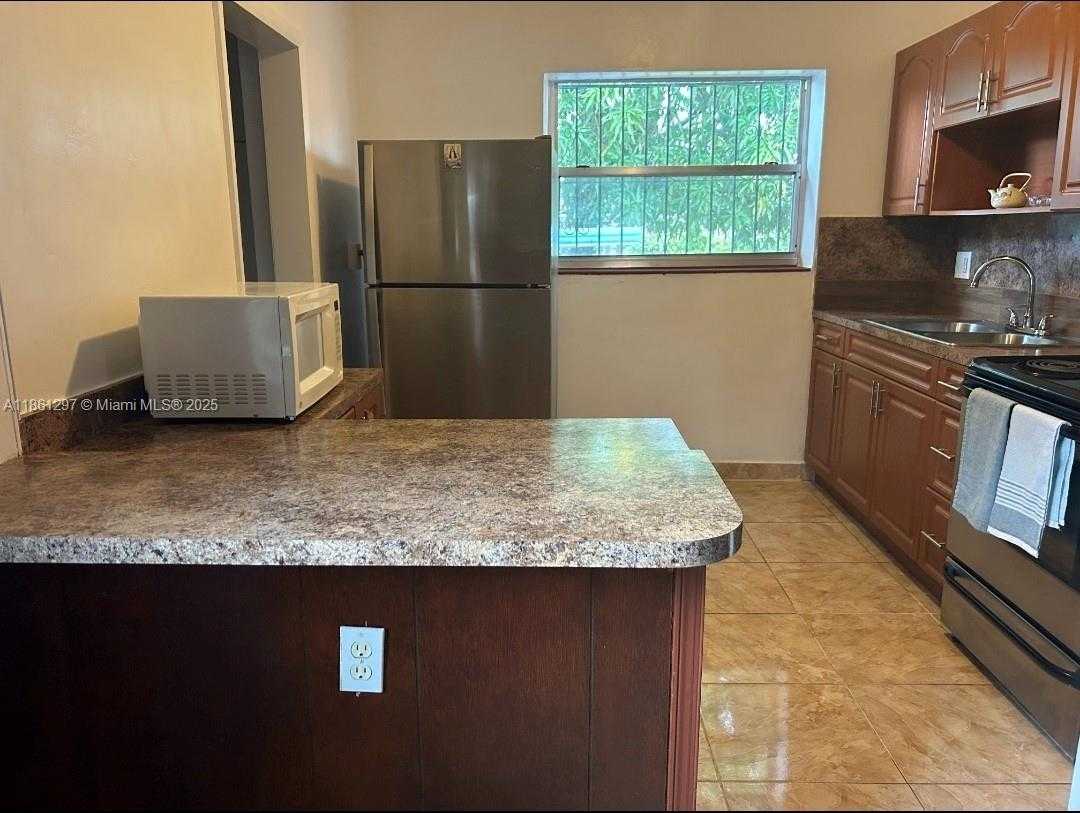 Small Image of 11 WEST 19TH ST, Hialeah Number 9