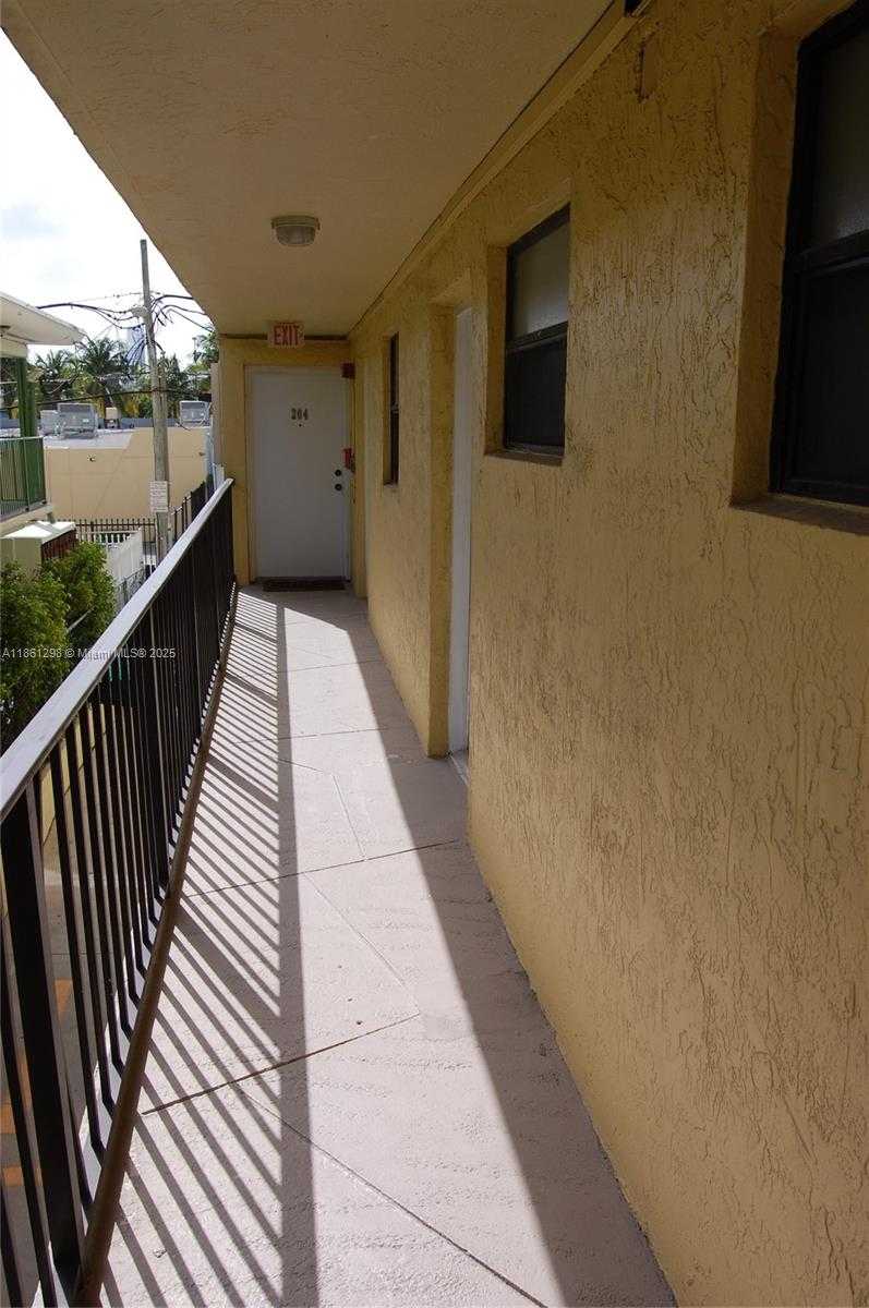 Small Image of 1334 COLLINS AVE #203, Miami Beach Number 2