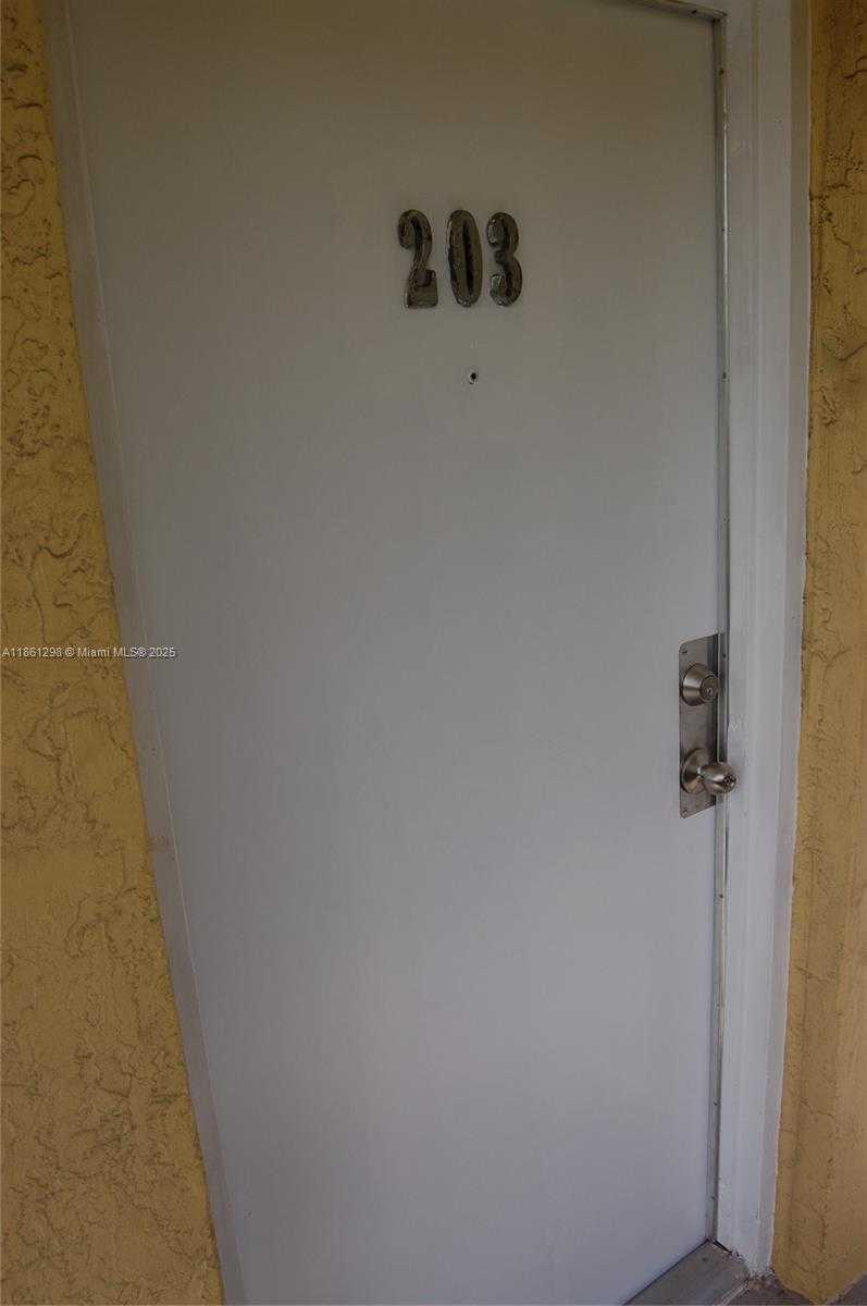 Small Image of 1334 COLLINS AVE #203, Miami Beach Number 3