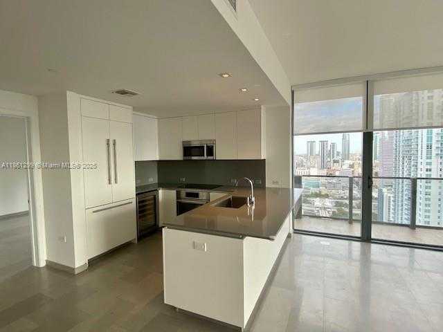 Small Image of 68 SOUTH EAST 6TH ST #2911, Miami Number 4