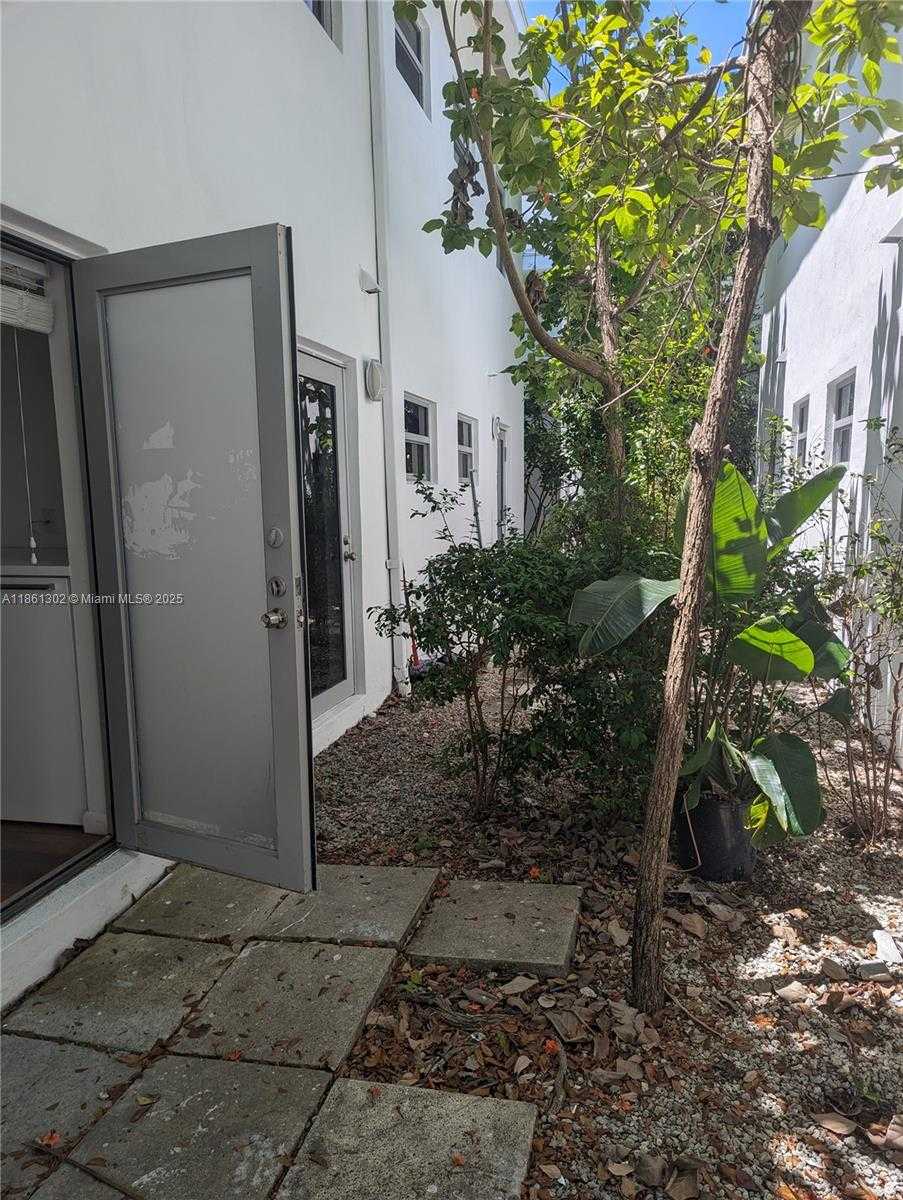 Small Image of 1550 PENNSYLVANIA AVE #111, Miami Beach Number 2