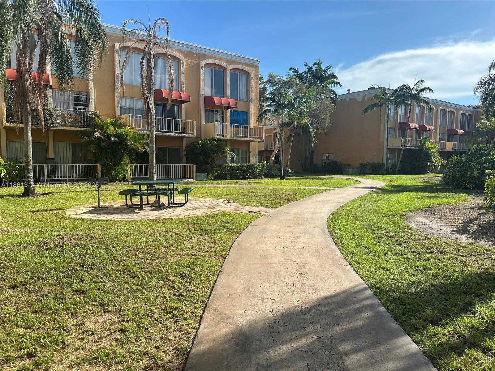 Small Image of 17901 NORTH WEST 68 AVENUE #R210, Hialeah Number 21