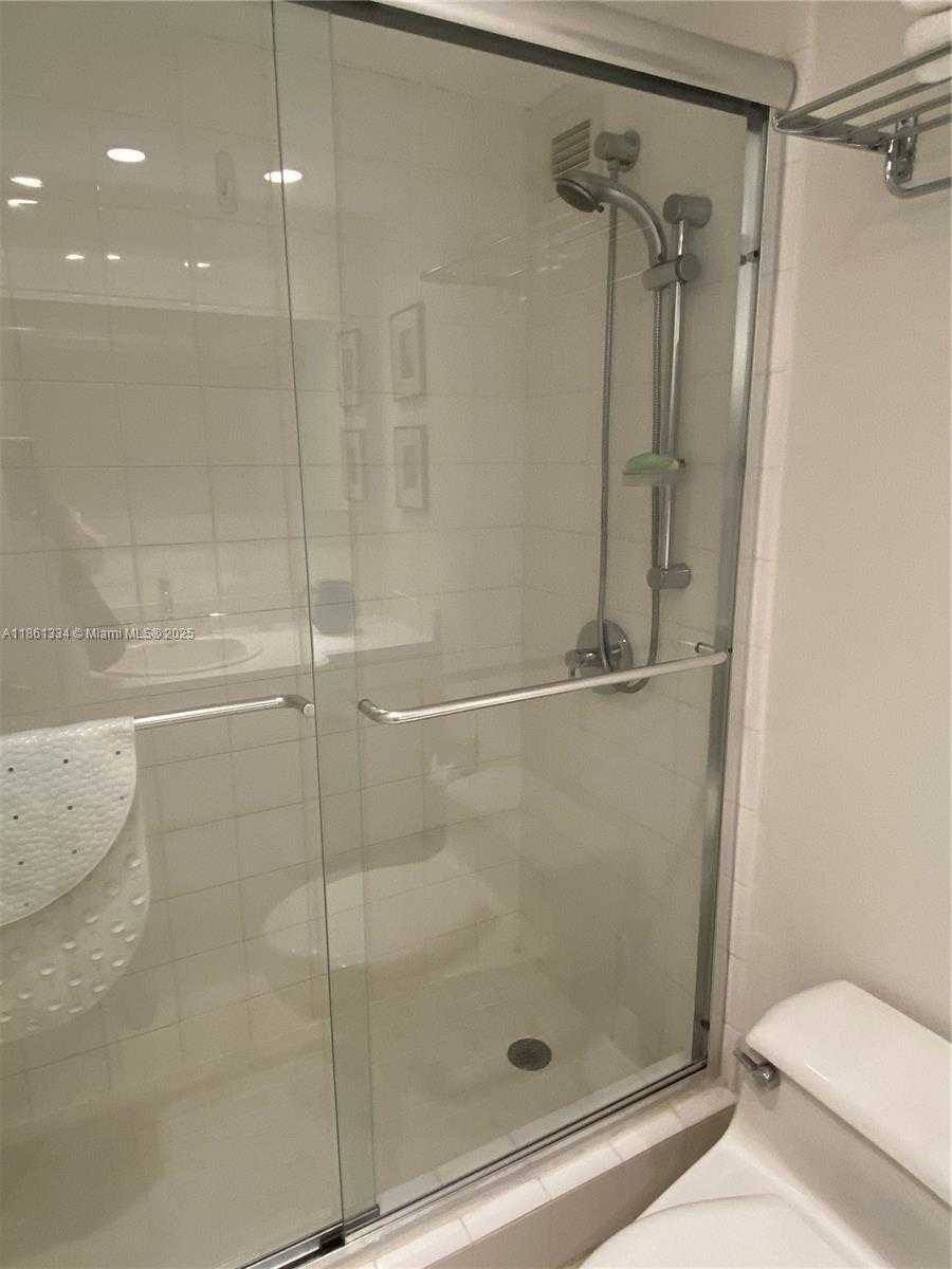 Small Image of 5401 COLLINS AVE #1509, Miami Beach Number 21