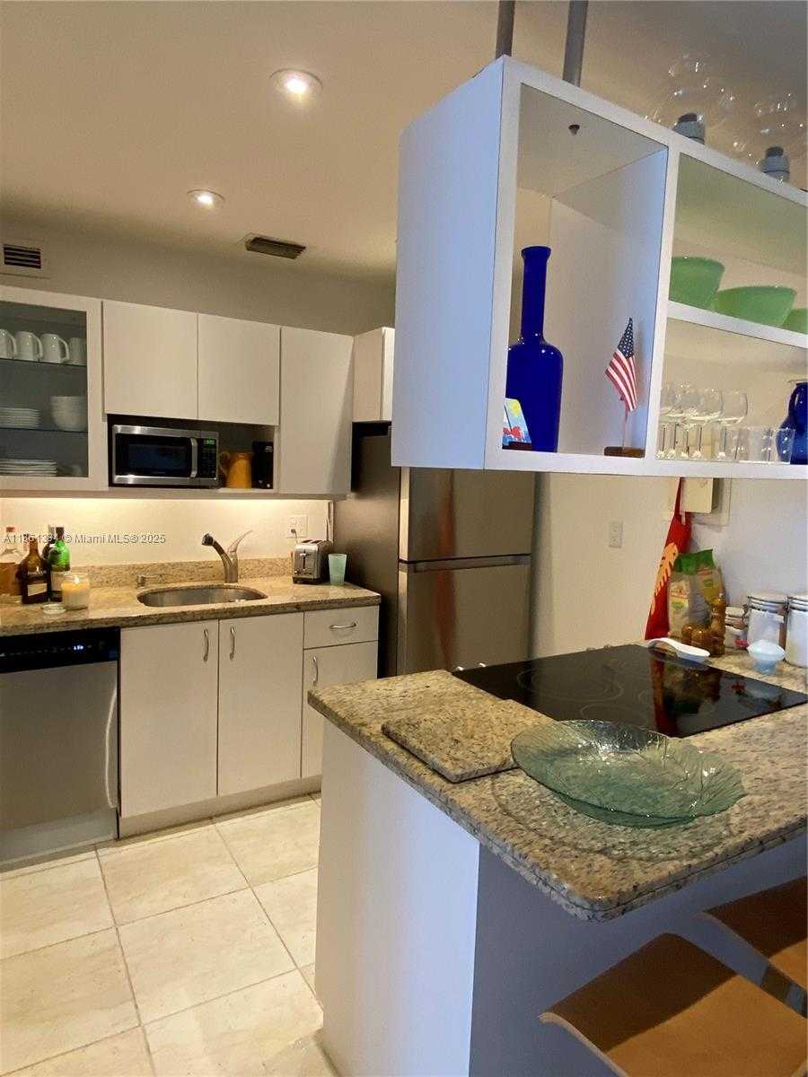 Small Image of 5401 COLLINS AVE #1509, Miami Beach Number 24