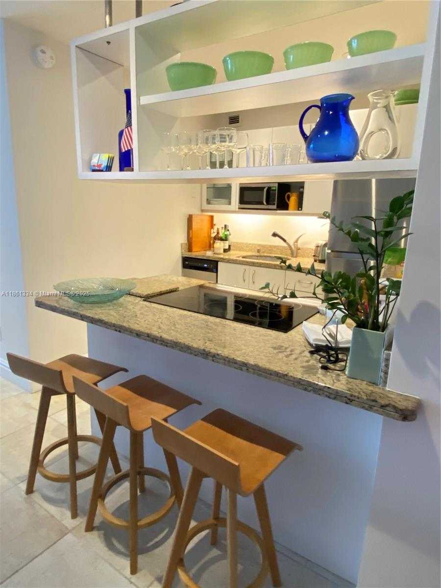 Small Image of 5401 COLLINS AVE #1509, Miami Beach Number 25