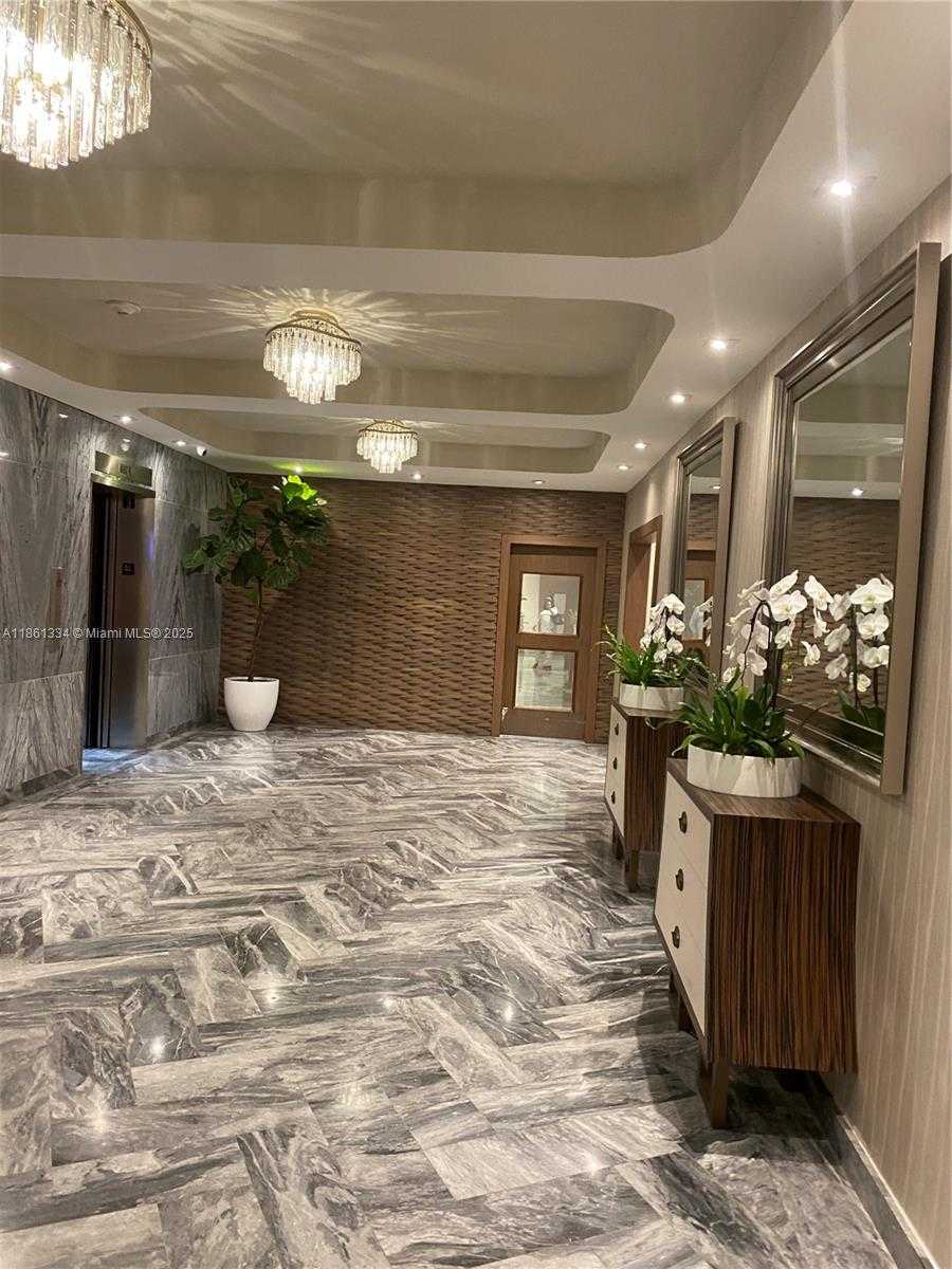 Small Image of 5401 COLLINS AVE #1509, Miami Beach Number 34
