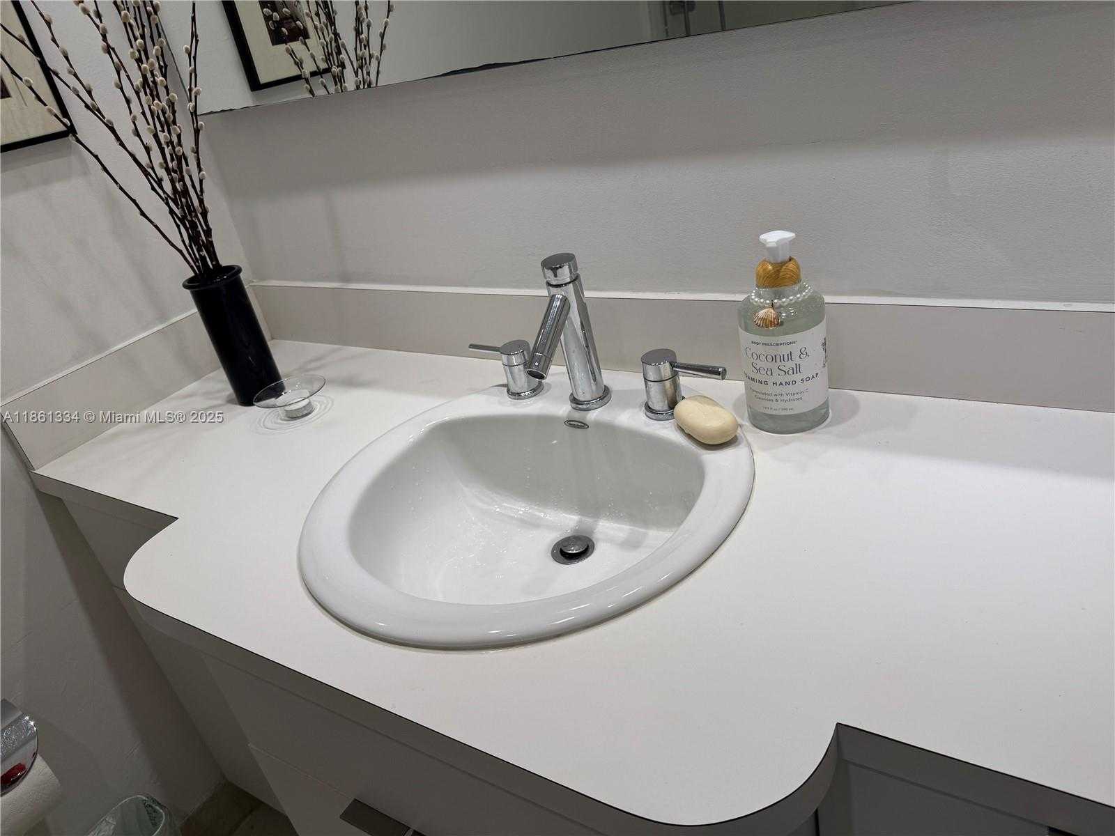 Small Image of 5401 COLLINS AVE #1509, Miami Beach Number 68