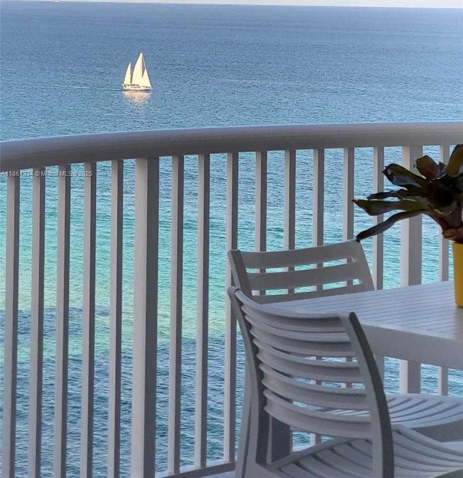Small Image of 5401 COLLINS AVE #1509, Miami Beach Number 9