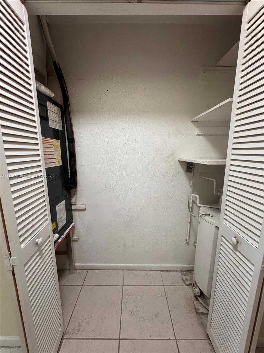 Small Image of 2331 ADAMS ST #13, Hollywood Number 3