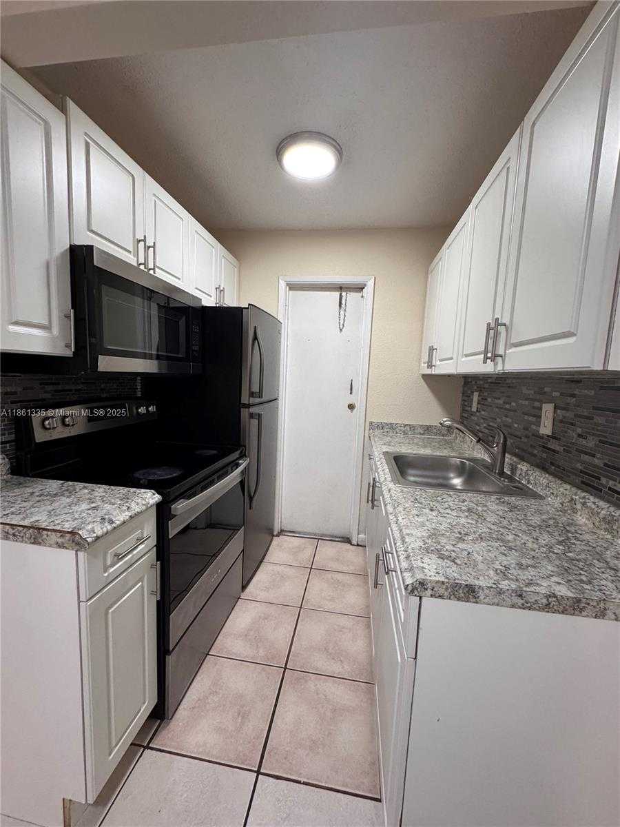 Small Image of 2331 ADAMS ST #13, Hollywood Number 4