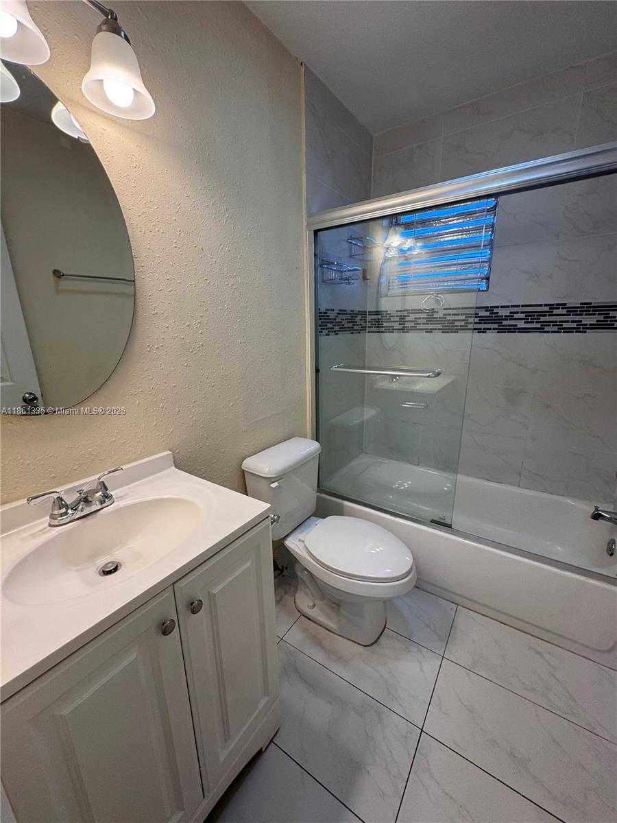 Small Image of 2331 ADAMS ST #13, Hollywood Number 5