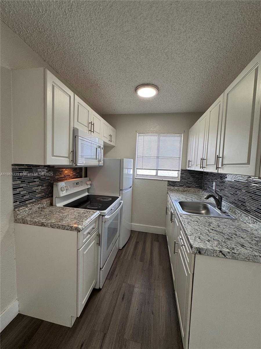 Small Image of 2150 MADISON ST #1, Hollywood Number 2