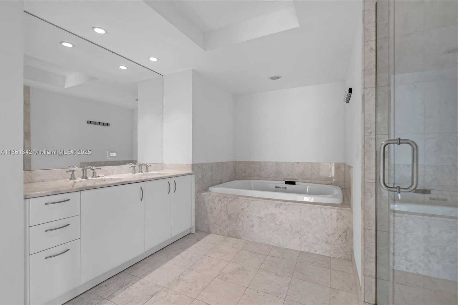 Small Image of 1331 BRICKELL BAY DR #1201, Miami Number 18