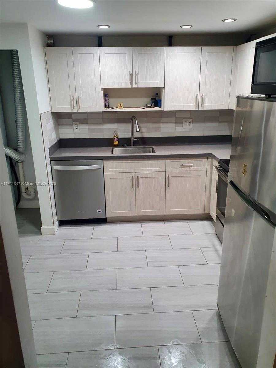 Small Image of 1501 SOUTH OCEAN DR #205, Hollywood Number 10