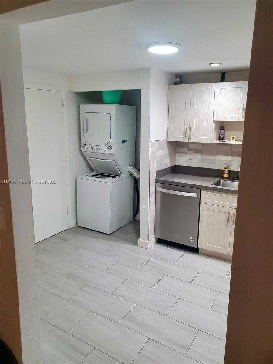 Small Image of 1501 SOUTH OCEAN DR #205, Hollywood Number 11