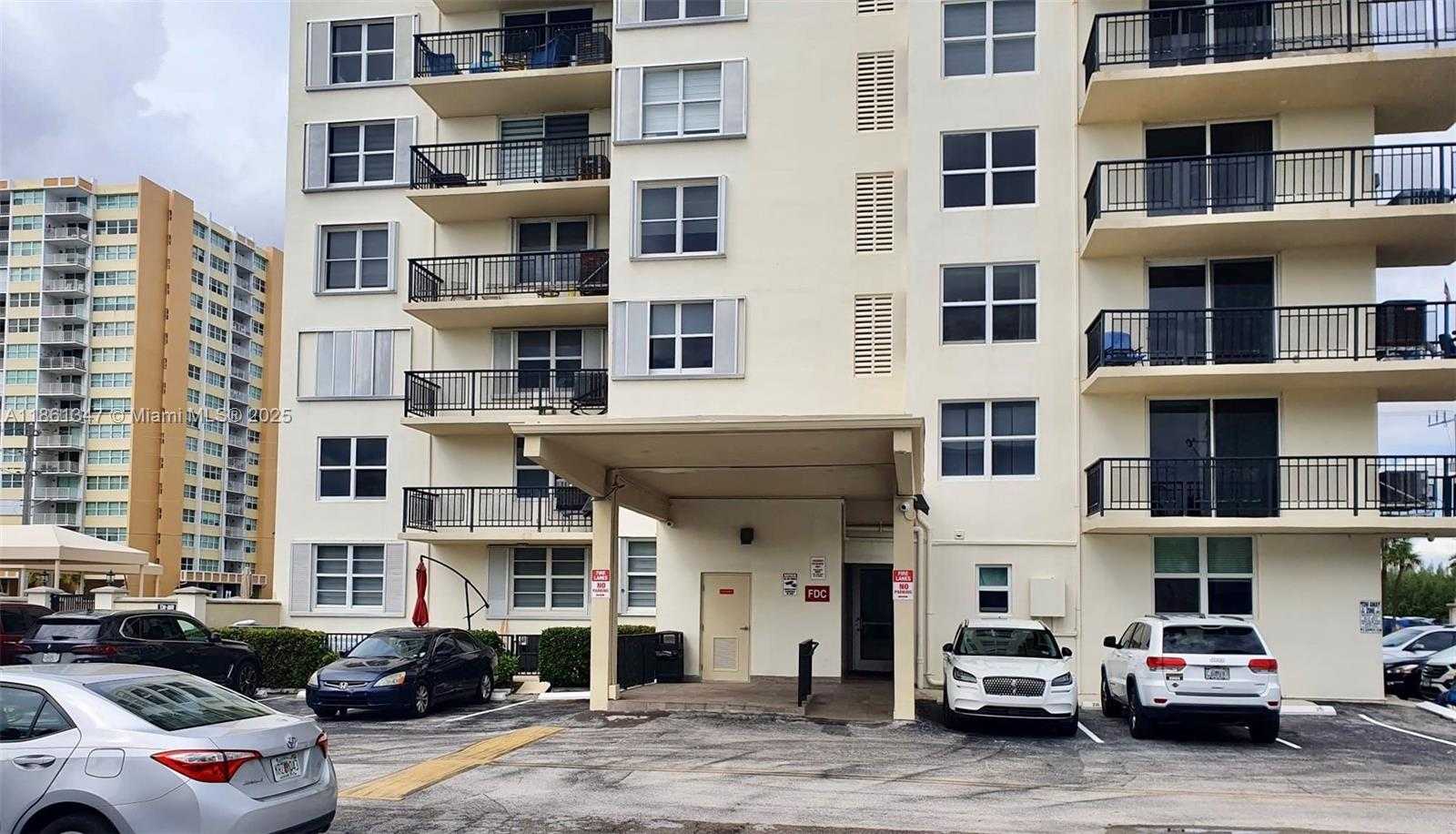 Small Image of 1501 SOUTH OCEAN DR #205, Hollywood Number 4