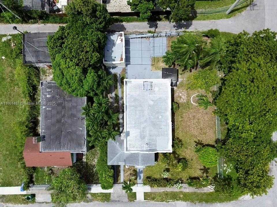Small Image of 651 NORTH WEST 47TH TER, Miami Number 21