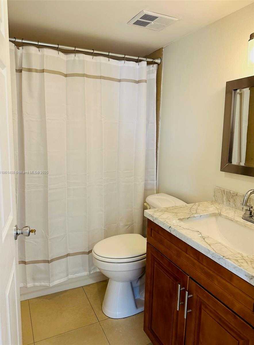 Small Image of 4101 INDIAN CREEK DR #506, Miami Beach Number 18