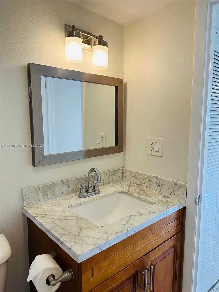Small Image of 4101 INDIAN CREEK DR #506, Miami Beach Number 19