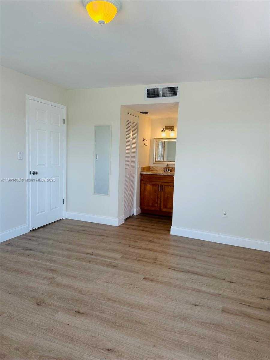 Small Image of 4101 INDIAN CREEK DR #506, Miami Beach Number 20