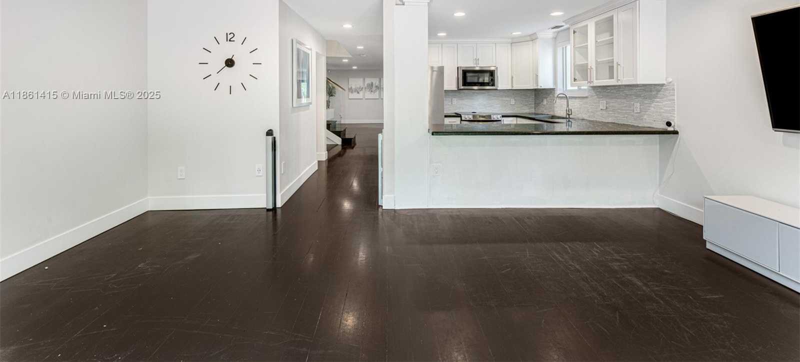 Small Image of 3053 ORANGE ST #3053, Miami Number 10