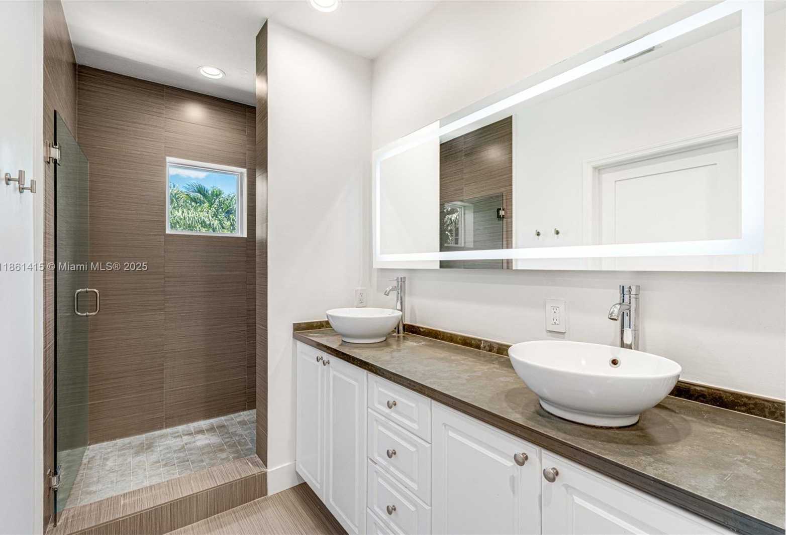 Small Image of 3053 ORANGE ST #3053, Miami Number 14