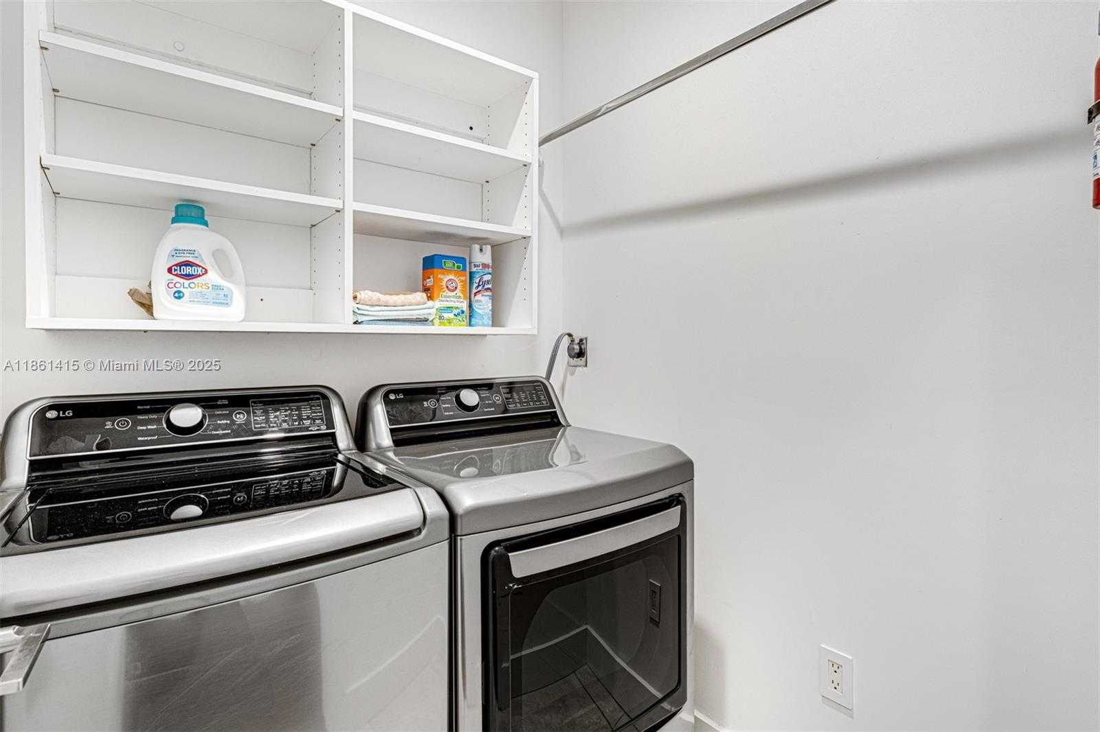 Small Image of 3053 ORANGE ST #3053, Miami Number 19