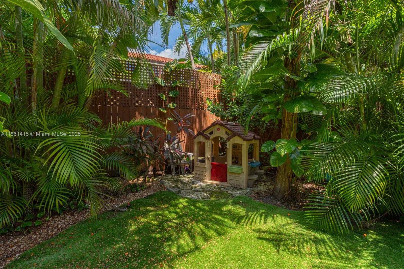 Small Image of 3053 ORANGE ST #3053, Miami Number 25