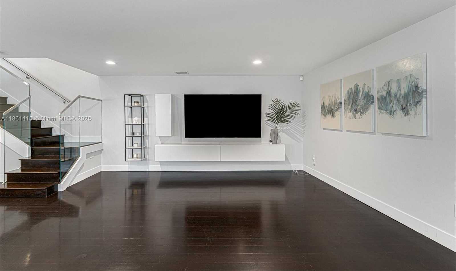 Small Image of 3053 ORANGE ST #3053, Miami Number 5