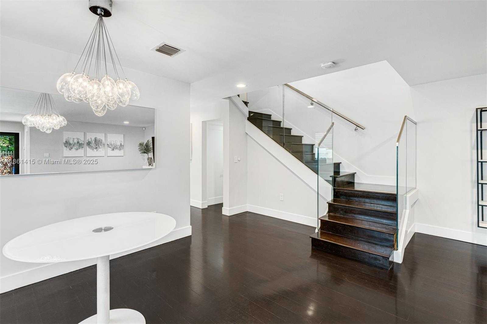 Small Image of 3053 ORANGE ST #3053, Miami Number 6