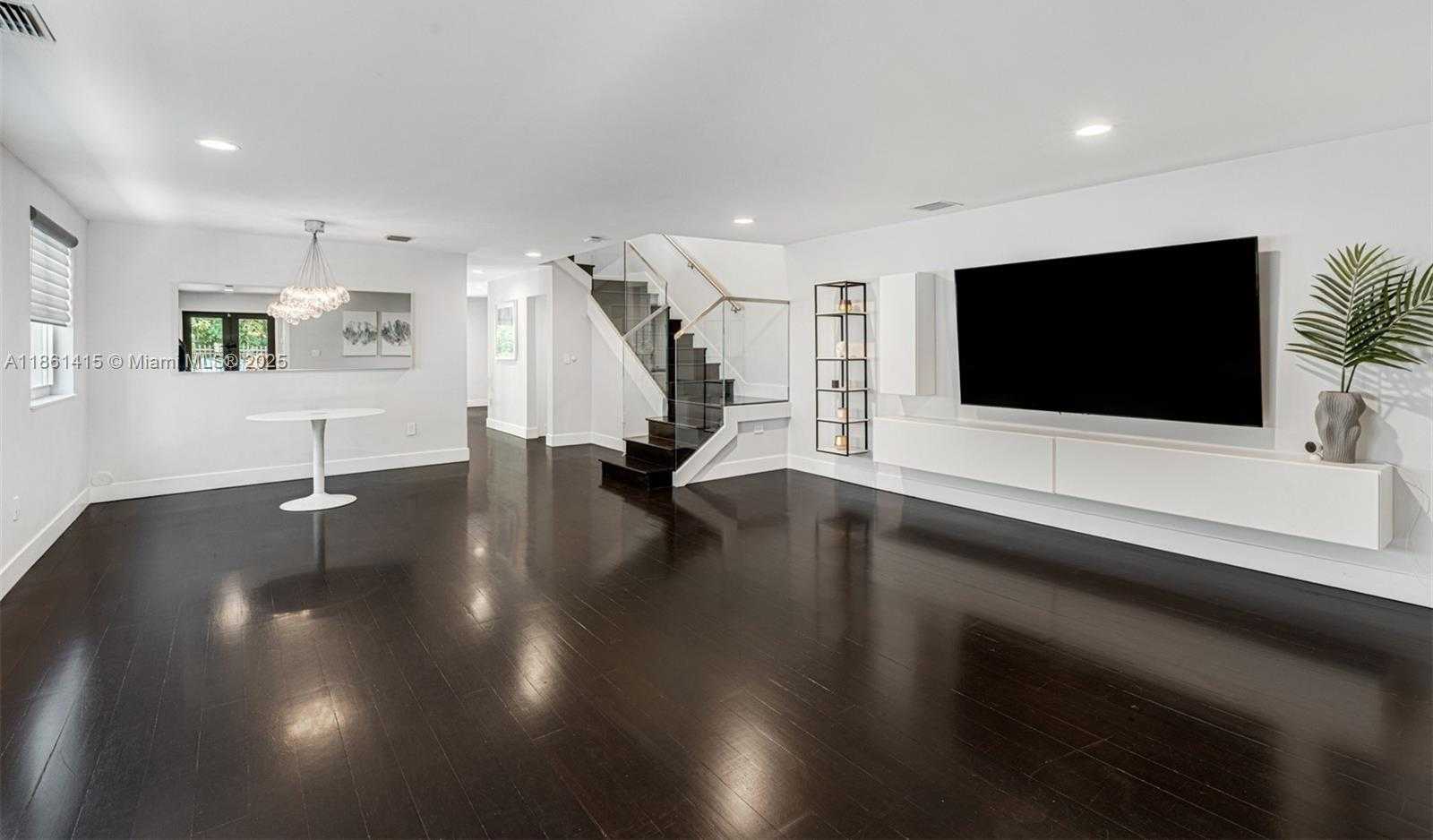 Small Image of 3053 ORANGE ST #3053, Miami Number 7