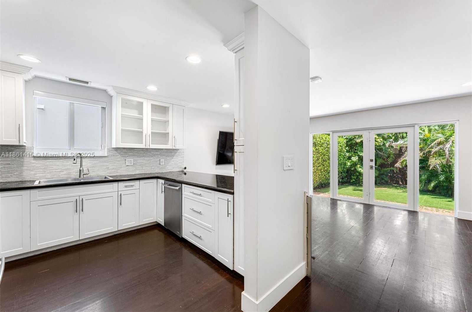 Small Image of 3053 ORANGE ST #3053, Miami Number 8