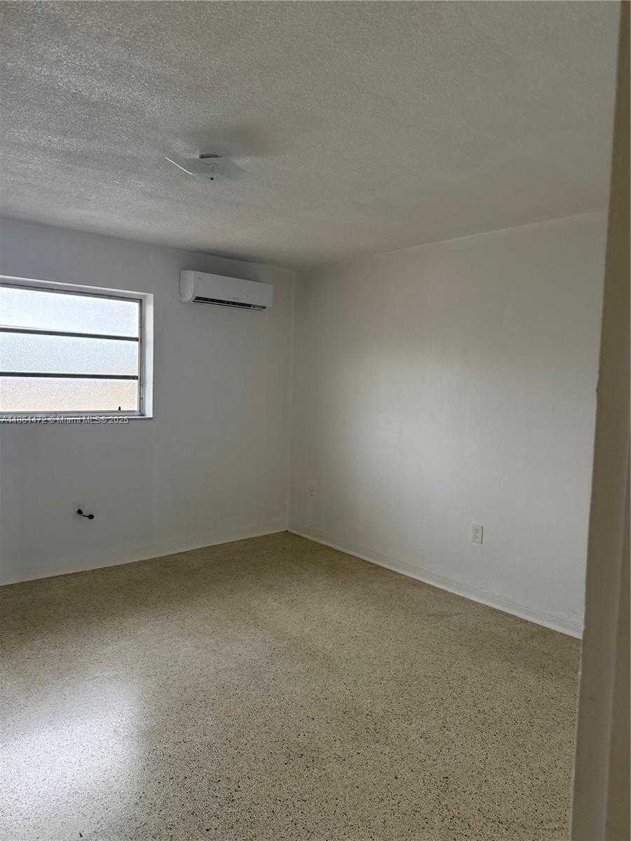 Small Image of 55 WEST 7TH ST #12, Hialeah Number 2