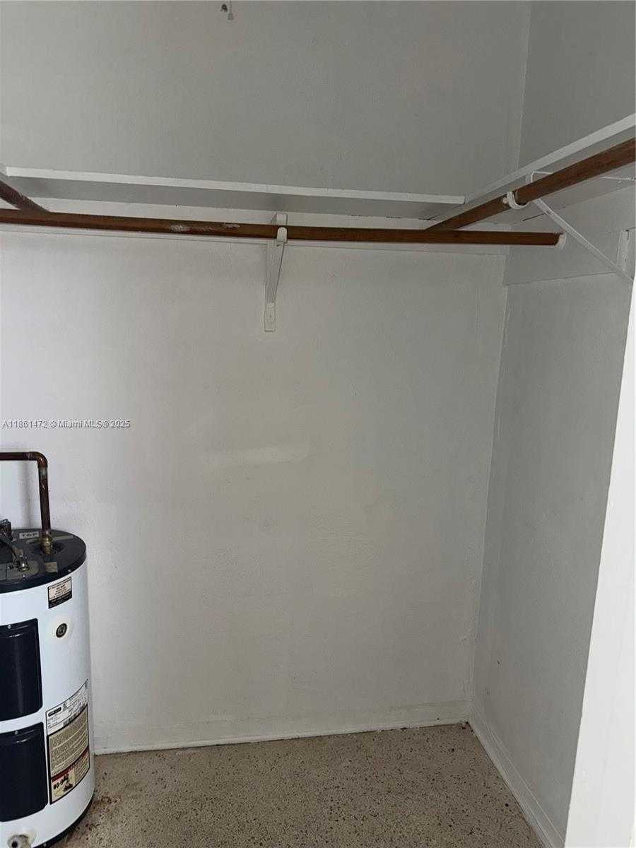 Small Image of 55 WEST 7TH ST #12, Hialeah Number 4