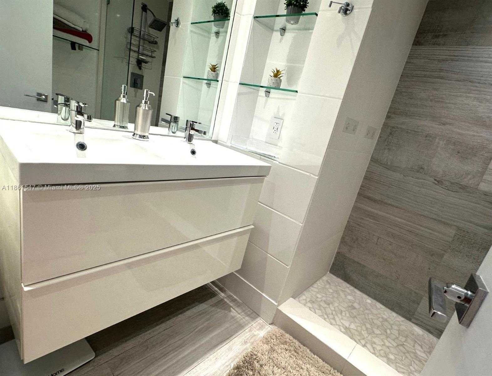 Small Image of 1000 WEST AVE #922, Miami Beach Number 13
