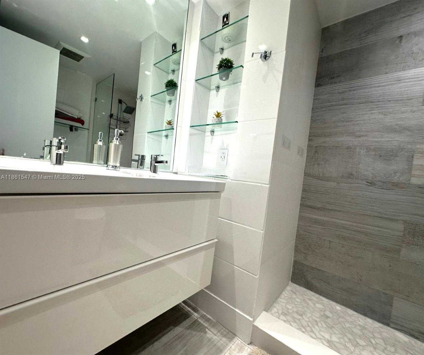 Small Image of 1000 WEST AVE #922, Miami Beach Number 16
