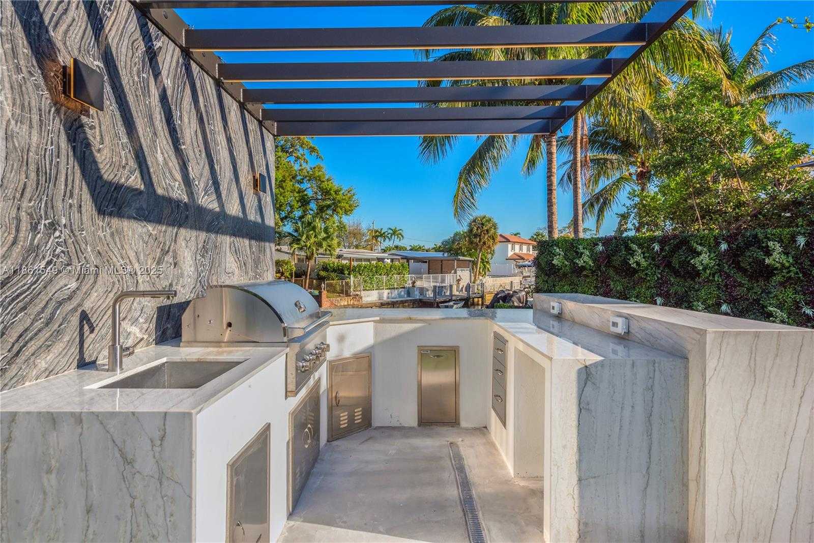 Small Image of 2406 NASSAU LN, Fort Lauderdale Number 19