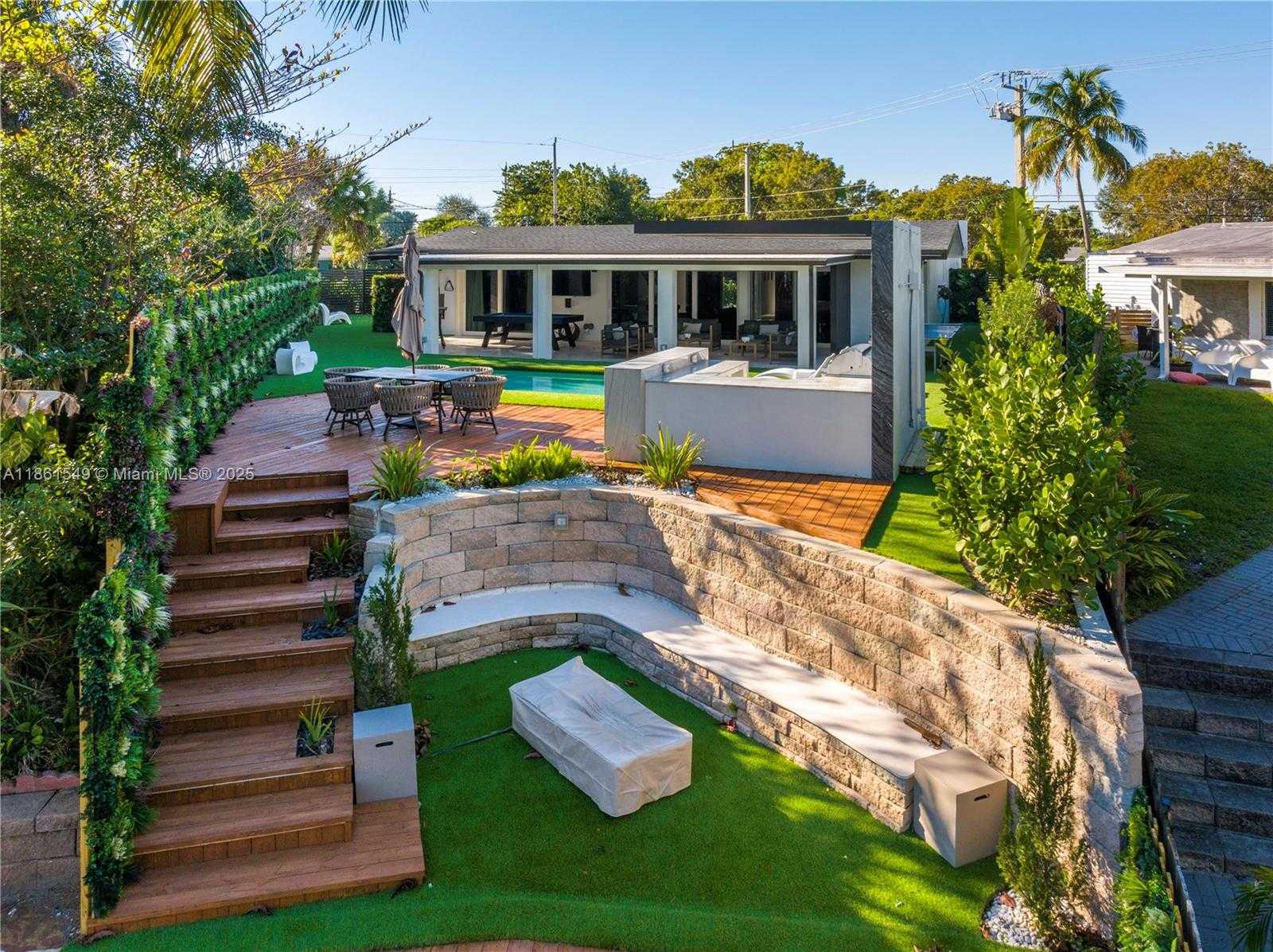 Small Image of 2406 NASSAU LN, Fort Lauderdale Number 2