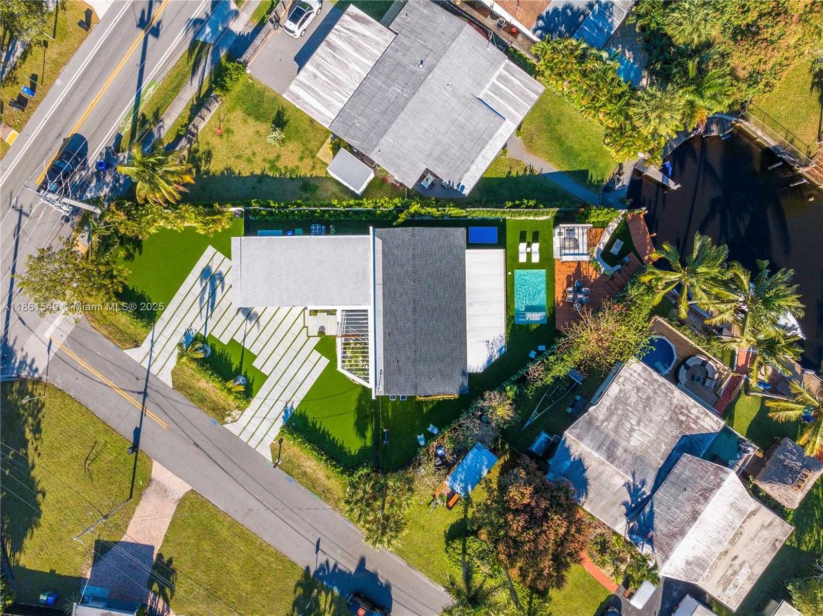 Small Image of 2406 NASSAU LN, Fort Lauderdale Number 4