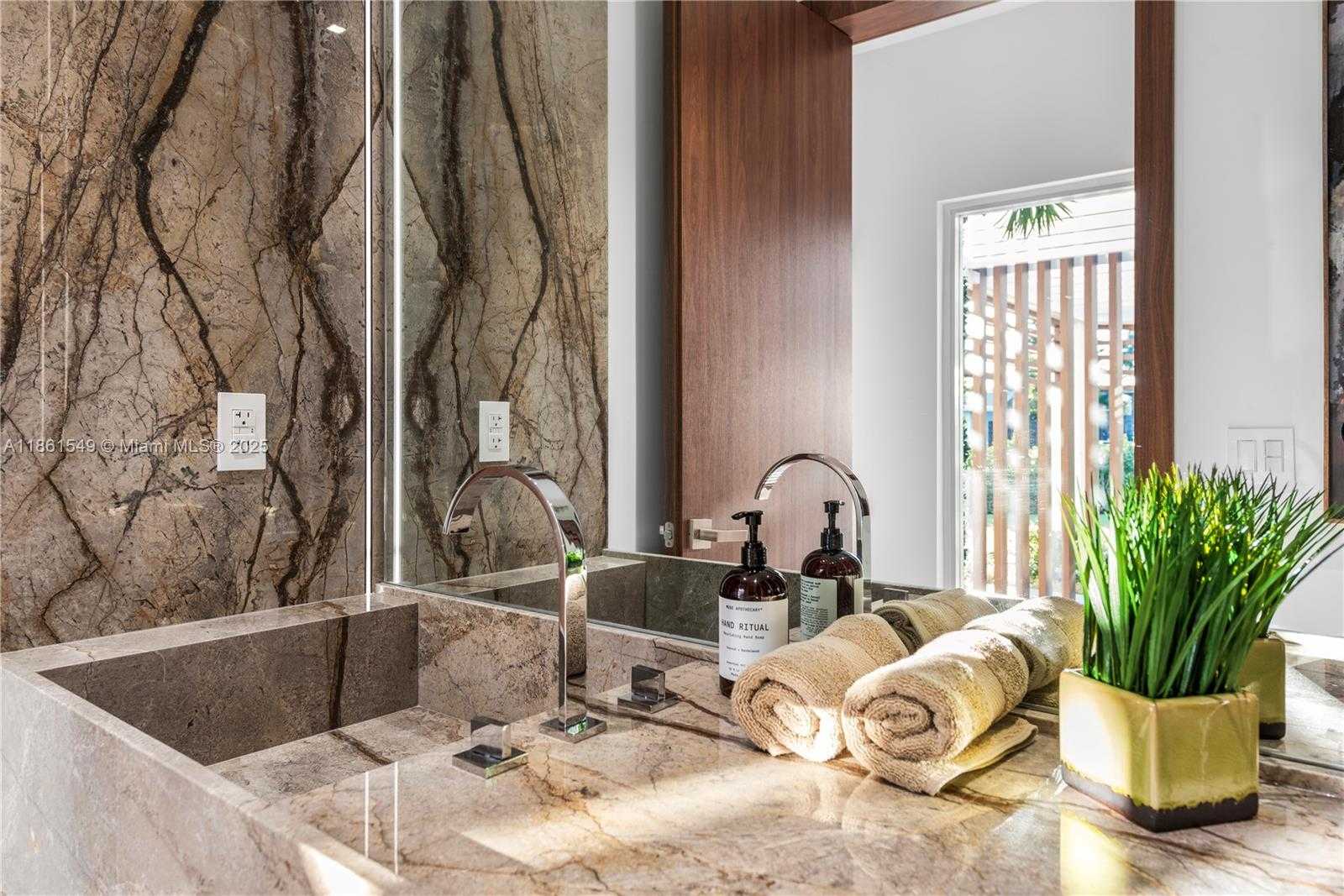 Small Image of 2406 NASSAU LN, Fort Lauderdale Number 51
