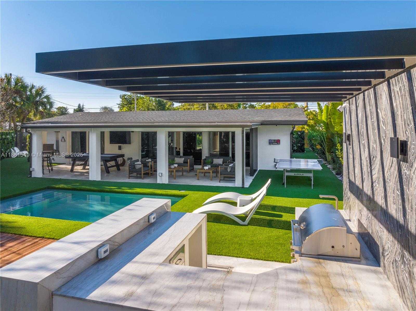 Small Image of 2406 NASSAU LN, Fort Lauderdale Number 6